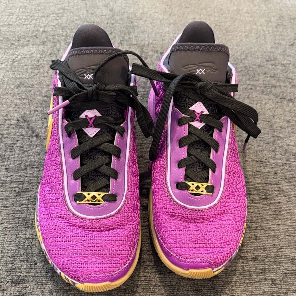 Nike LeBron XX SE Sneakers
